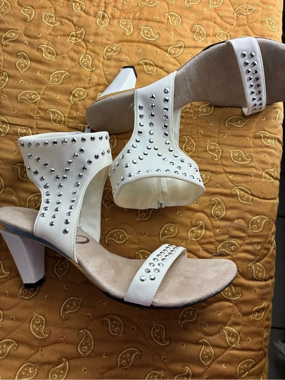 N/A chic white
